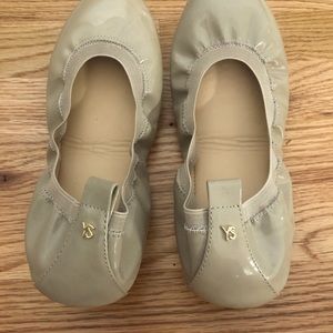 Almost brand new Yosi Samra Cream/Beige Patent Leather Size 8 Ballet Flats.